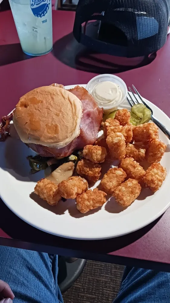 Vircaliscious Burher with Tots